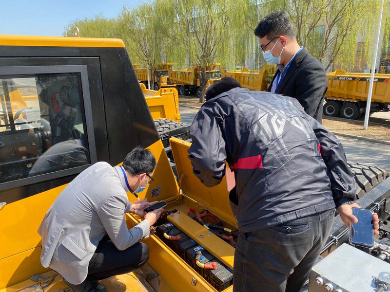 井下工矿车辆发动机舱自动灭火装置